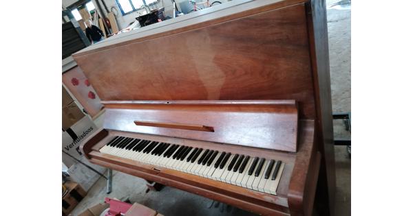 Leuke vintage piano