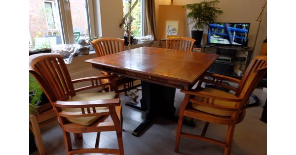 Eettafel met 4 stoelen