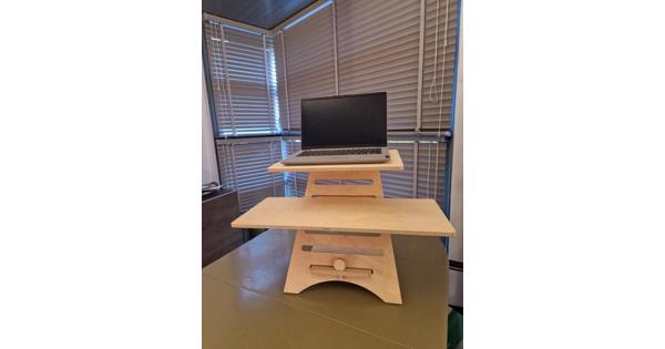 Houten opzetstuk om een stabureau van je tafel te maken