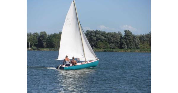 Polyester open zeilboot type Flying Junior (met schade)