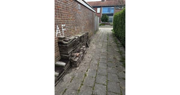 Betontegels 30 bij 30 bij 4 centimeter 