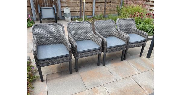4 tuintafel stoelen met kussens