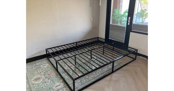Stalen bed frame zwart 160
