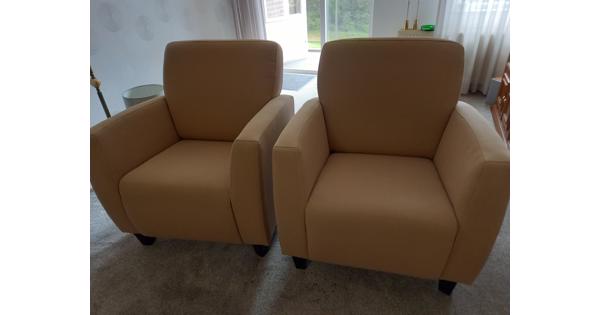 2 beige fauteuils 