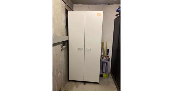 Mooie witte kast 85 br 180 h en 55cm diep