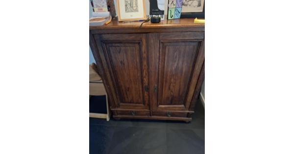 Oude houten kast