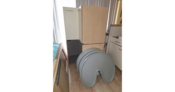 2x hoekkast incl. draaiplateaus