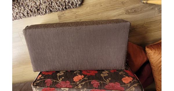 Poef en bankstel en fauteuil