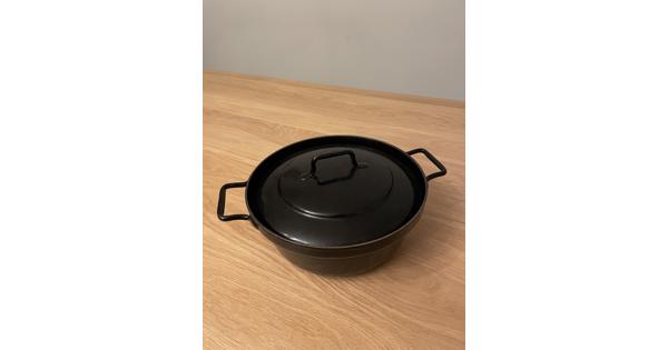 Zwarte braadpan met deksel 