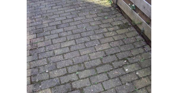12m² straatklinkers.