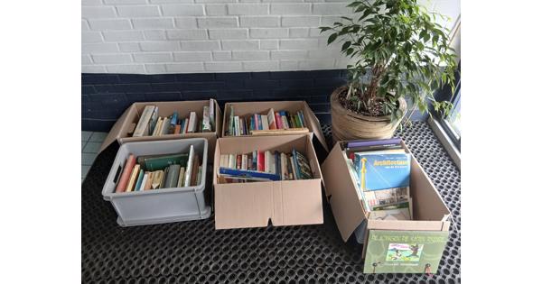 5 dozen met boeken