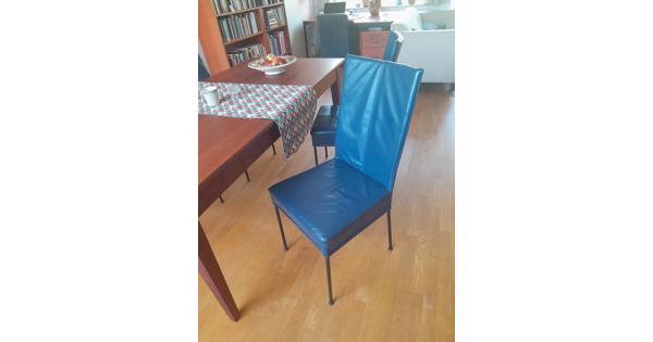 Vier eetkamerstoelen, blauw leer