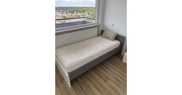 Eenpersoonsbed met matras
