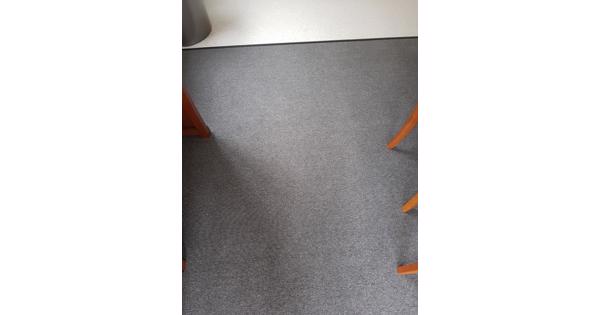 Tapijt grijs ongeveer 60m2