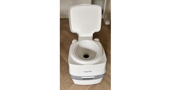 Gebruikt maar absoluut schone Porta Potti toilet
