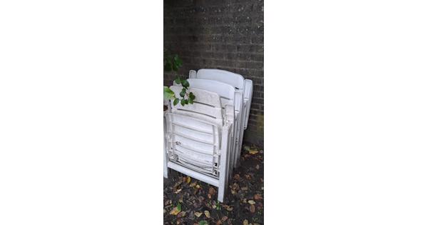 ligstoelen wit