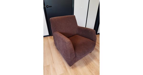 Bruine fauteuil