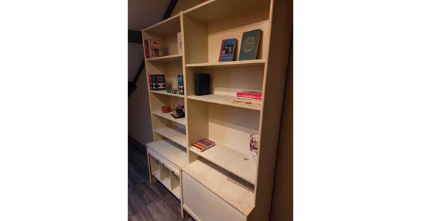 Twee kasten (kantoor of studeer)