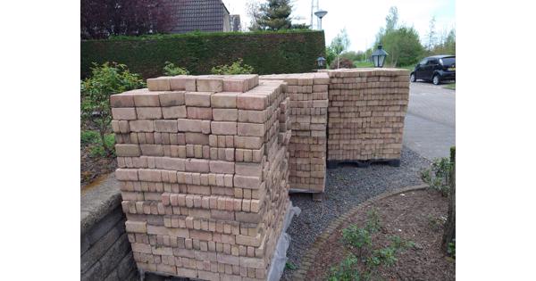 Gebruikte straatstenen ca. 54 m2 op pallets