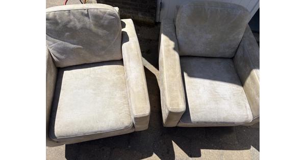 2 fauteuils in redelijke staat