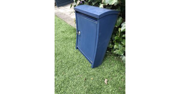 Brievenbus blauw