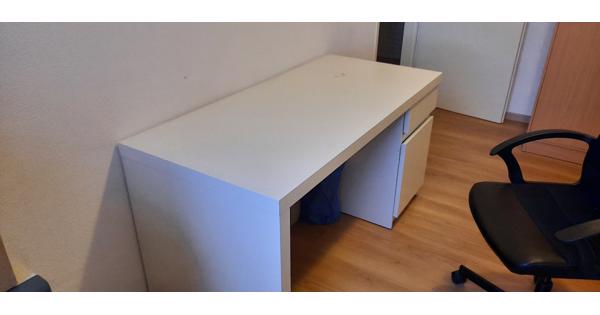 Stevig ikea bureau