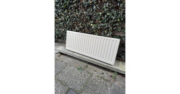 Radiator 1,5 m lang 0,5 m hoog 10 cm dik