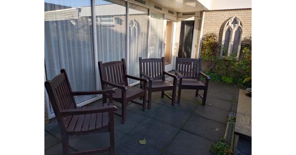 Robuuste houten tuinstoelen: 4 stuks