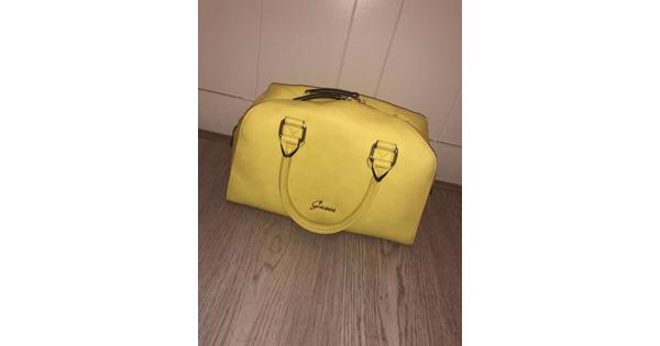 Gele Guess hand tas in goede conditie.