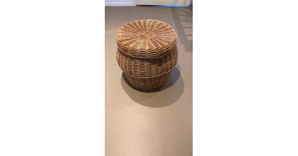 Ronde rieten mand met deksel