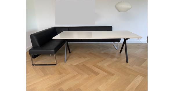 Massief eiken eettafel met stalen poten