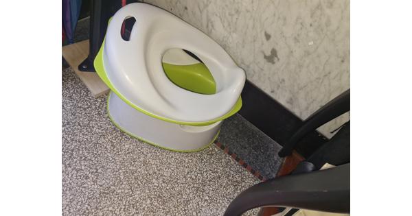 Potje en kinderbril voor op wc van ikea