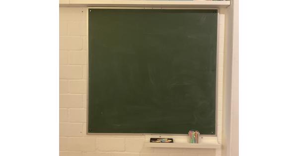 Schoolbord voor aan de muur