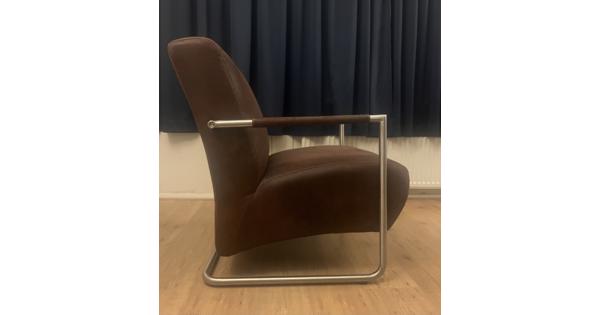 Bruine vegan suède fauteuil – comfortabele designstoel
