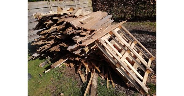 sloophout, brandhout ongeveer 1,5 - 2 m3