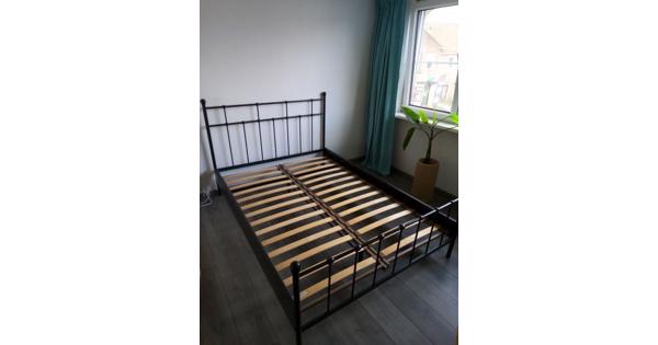 gratis af te halen bed 1.40 x 2.00