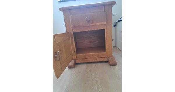 Houten nachtkastje
