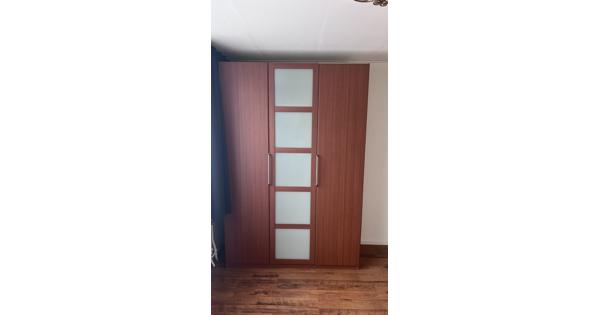 2 zeer nette kleding/ linnenkasten