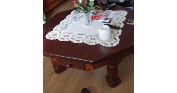 Houten salontafel donkerkleurig