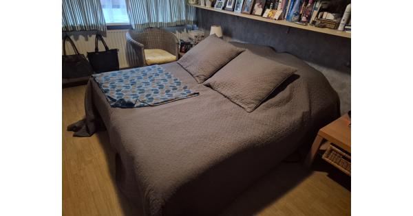 2 persoons bed en 1 persoons bedden