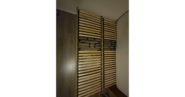 Bed en matras in goede staat.