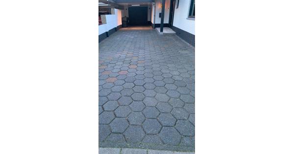 6 kantige opritstenen ca 60m2