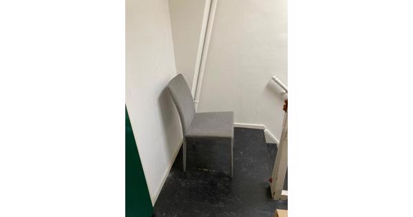 Eetkamer stoelen grijs bekleed