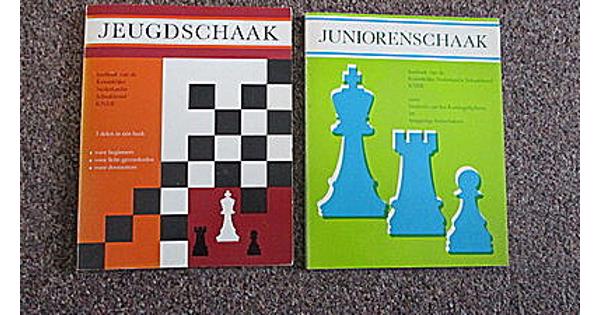 schaakboeken  voor een stuk chocolade