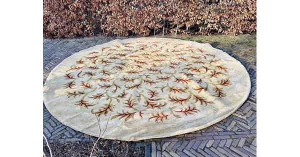 Mooi groot rond tapijt / kleed (4 meter)