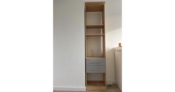 Hoge smalle kast met 2 lades