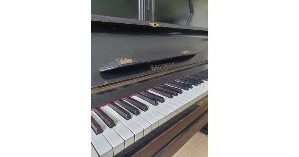 zwarte bachmann piano 