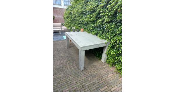 Betonlook eettafel
