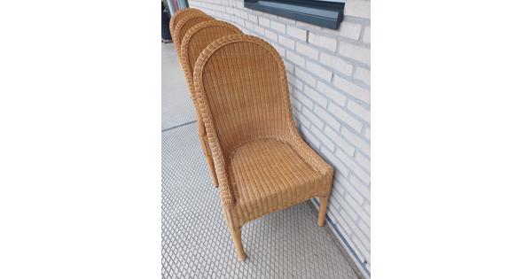 4 rieten stoelen