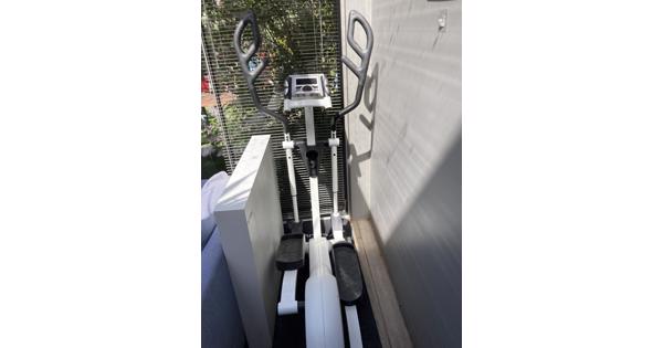Cross trainer
